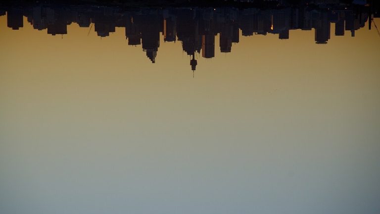 Русский: Checking an Australian digital-currency exchange: registration, AML and exits;独立主题配图