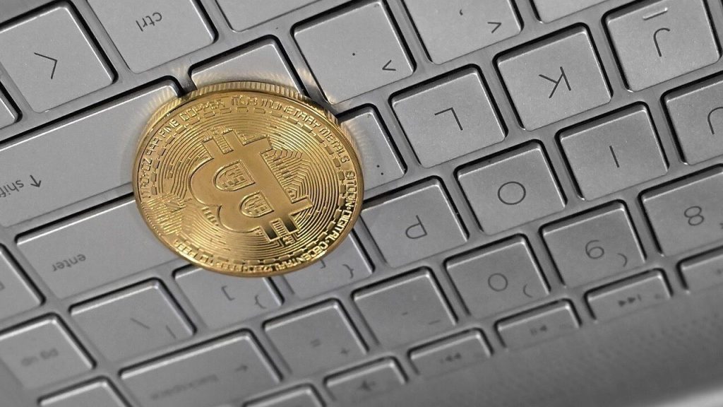 Русский: Bitcoin address encoding: Bech32, networks and receiving checks；独立主题配图