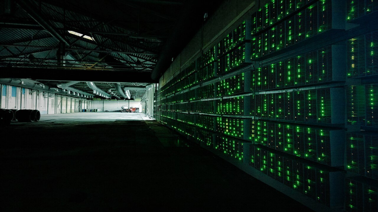 节点和矿工各做什么：不要把网络参与者混为一谈｜主题资料图：A Bitcoin mining farm