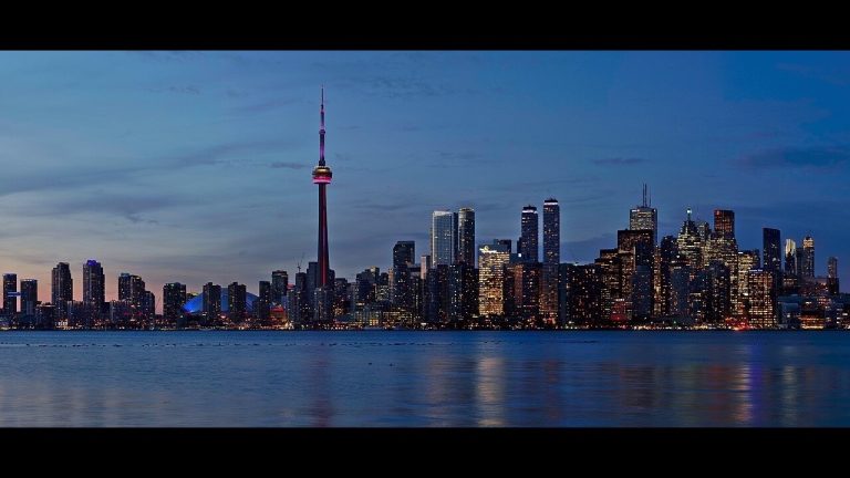 Русский: Choosing a Canadian crypto platform: registration, custody and provincial differences;独立主题配图