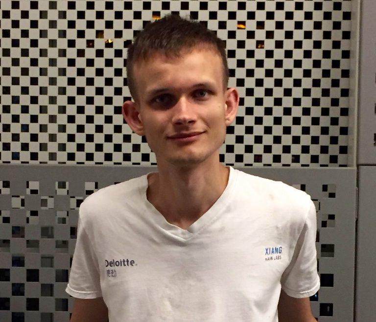 以太坊联合创始人 Vitalik Buterin 肖像，示意项目历史。