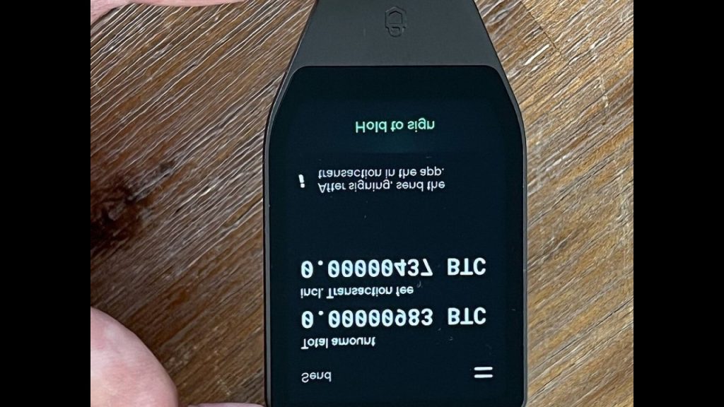 Español (México): Verifying hardware-wallet firmware updates: version, source and recovery tests；独立主题配图