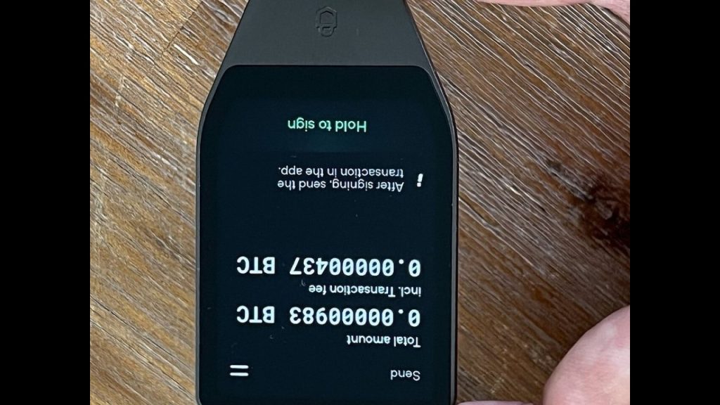 Русский: Checking hardware-wallet passphrases: hidden wallets, backups and recovery limits；独立主题配图