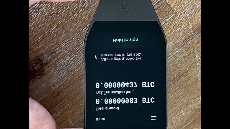 Tiếng Việt: Checking hardware-wallet passphrases: hidden wallets, backups and recovery limits;独立主题配图