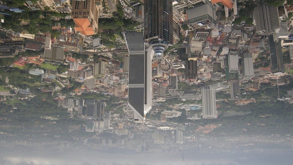 العربية: Checking a Malaysian digital-asset platform: list, entity and service limits；独立主题配图