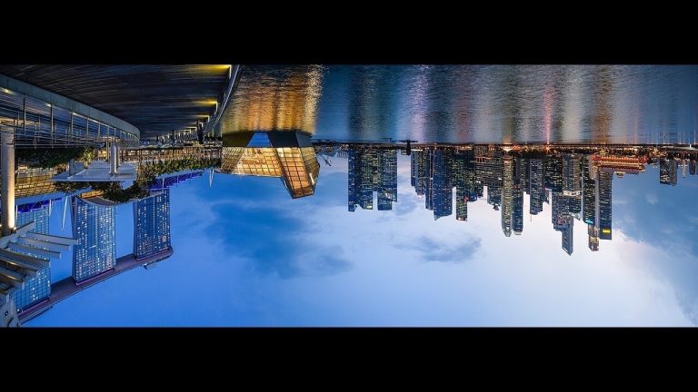 Español (México): Checking a Singapore crypto service: entity, licence and product scope；独立主题配图