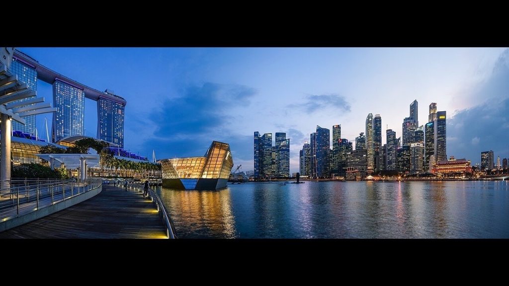 Русский: Checking a Singapore crypto service: entity, licence and product scope；独立主题配图