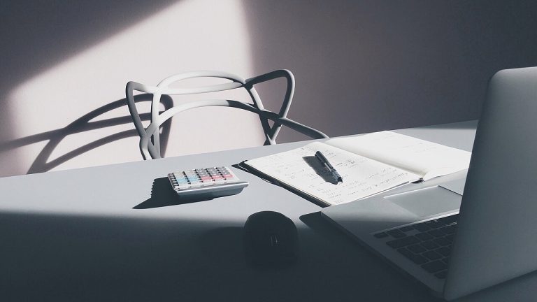 Русский: Checking stablecoin policy news: consultation, draft and final rule；独立主题配图